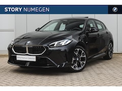 BMW 1-serie - 120 M Sport Automaat / Panoramadak / Sportstoelen / M Adaptief onderstel / Achteruitrijcam
