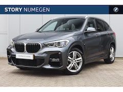BMW X1 - sDrive18i High Executive M Sport Automaat / Sportstoelen / Achteruitrijcamera / Head-Up /