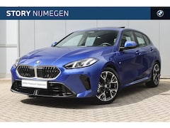 BMW 1-serie - 120 M Sport Automaat / Panoramadak / Sportstoelen / M Adaptief onderstel / Achteruitrijcam