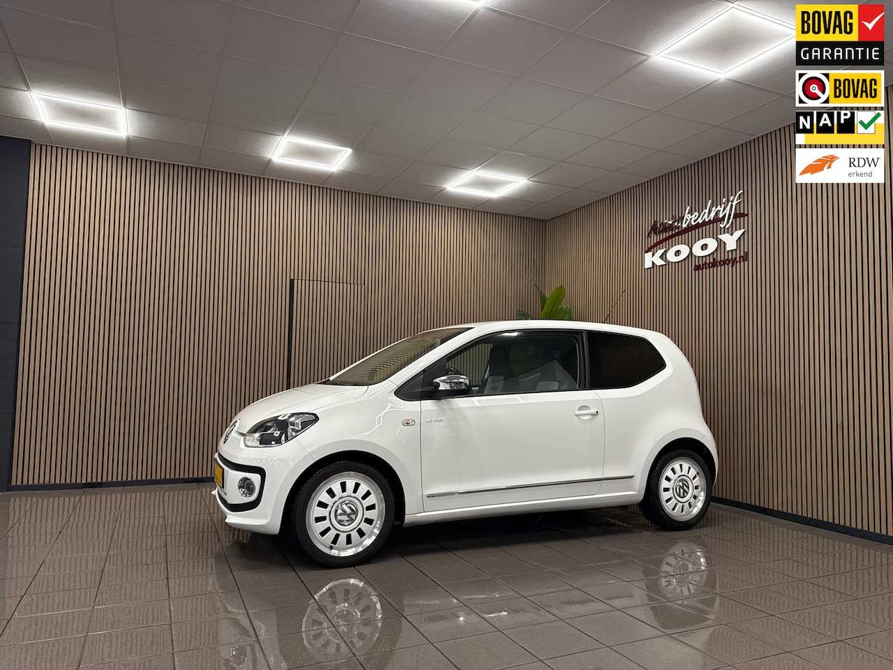 Volkswagen Up! - 1.0 White Up! BlueMotion * 44.661 km + NAP / Navigatie / Cruise control / NL Auto * - AutoWereld.nl
