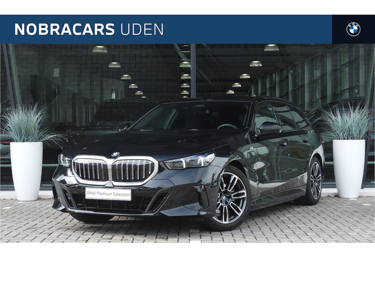 BMW 5-serie Touring - 530e M Sport Automaat / Panoramadak / Trekhaak / Achteruitrijcamera / Adaptieve LED / M Sp - AutoWereld.nl