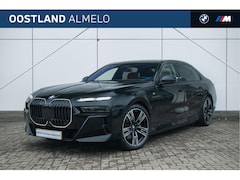 BMW i7 - xDrive60 High Executive M Sport / Panoramadak / Trekhaak / Stoelventilatie / Parking Assis