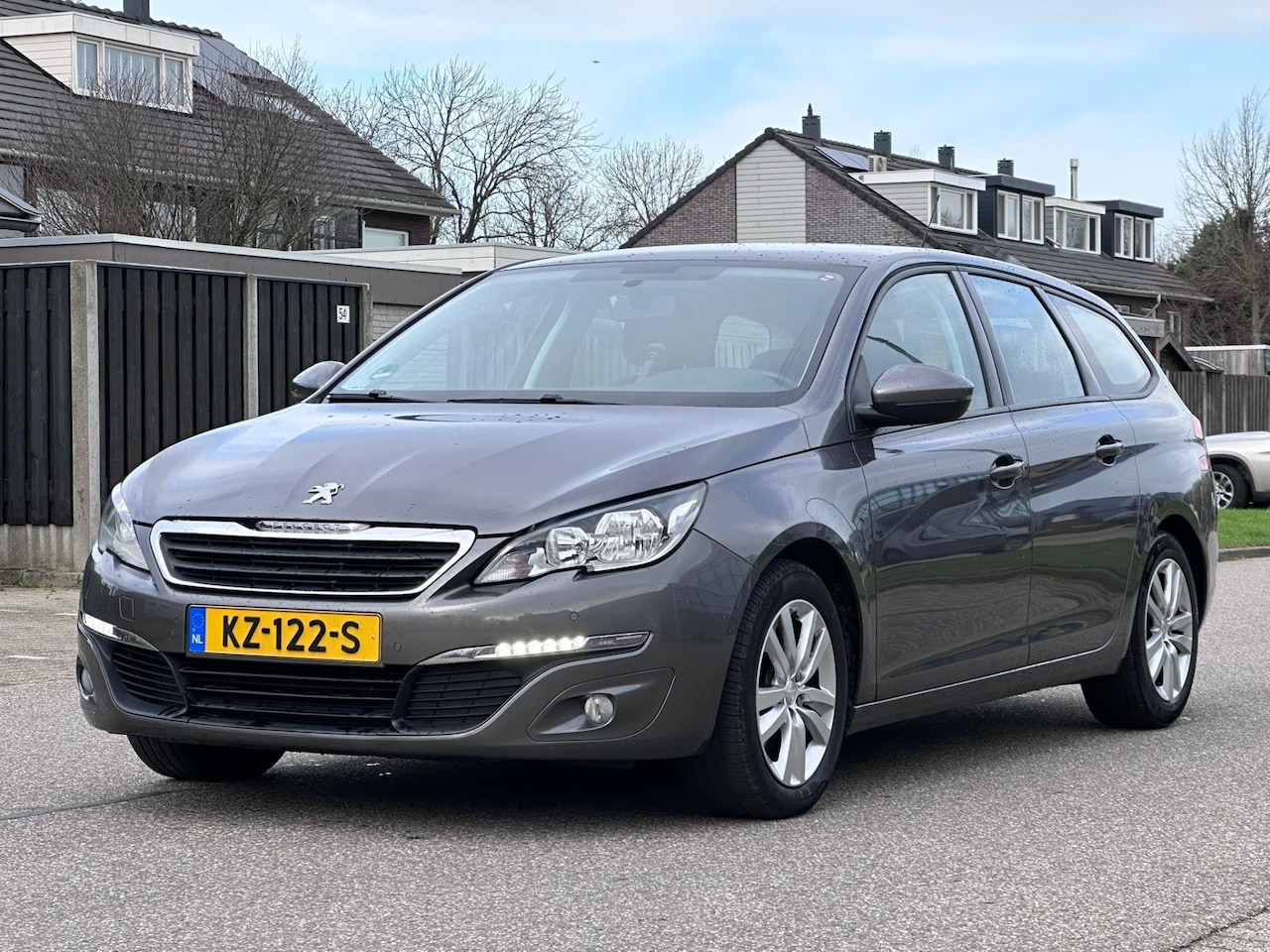 Peugeot 308 SW - 1.2 PureTech Allure Automaat*Achteruit camera*Navigatie*Cruise*Clima*LM velgen*Trekhaak*De - AutoWereld.nl