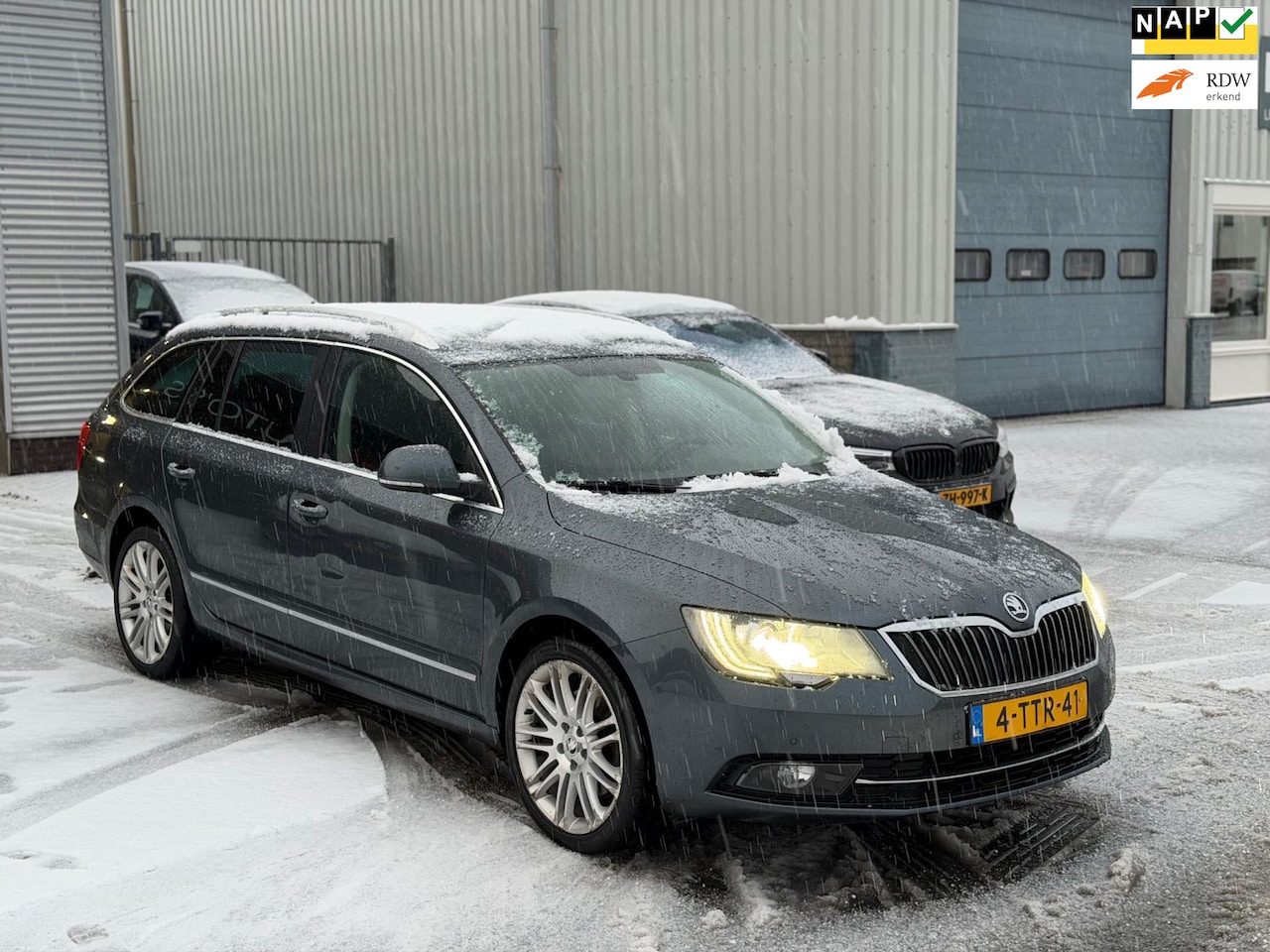 Skoda Superb Combi - 1.8 TSI Ambition Business DSG/BI-XENON/NAVI/CRUISE/PDC/CLIMATE/€5.990-NETTO - AutoWereld.nl