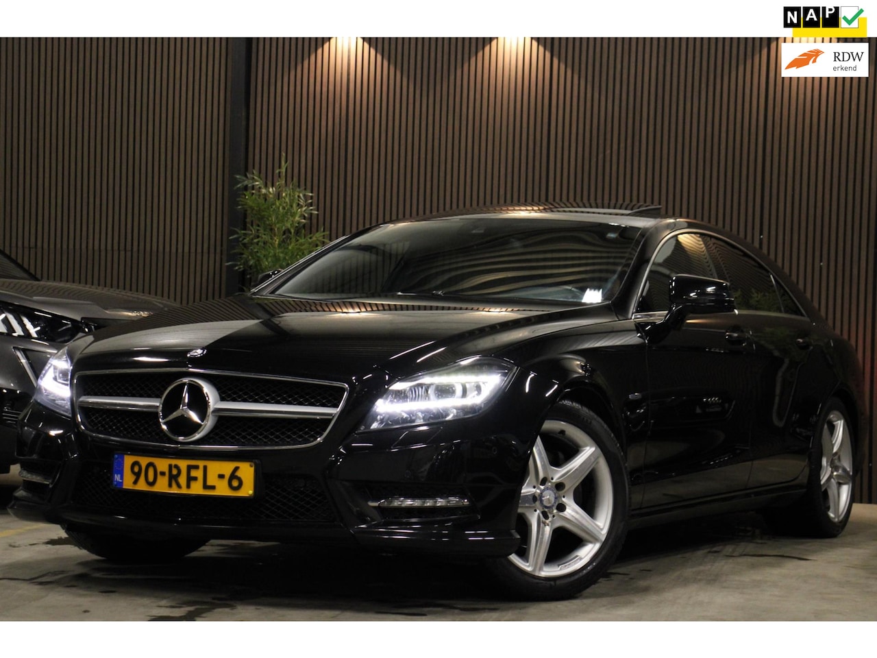 Mercedes-Benz CLS-klasse - 350 AMG-Line Designo Luchtvering Pano Stoelventi Stoelverw NAP Navi BT Dealer Ond. - AutoWereld.nl
