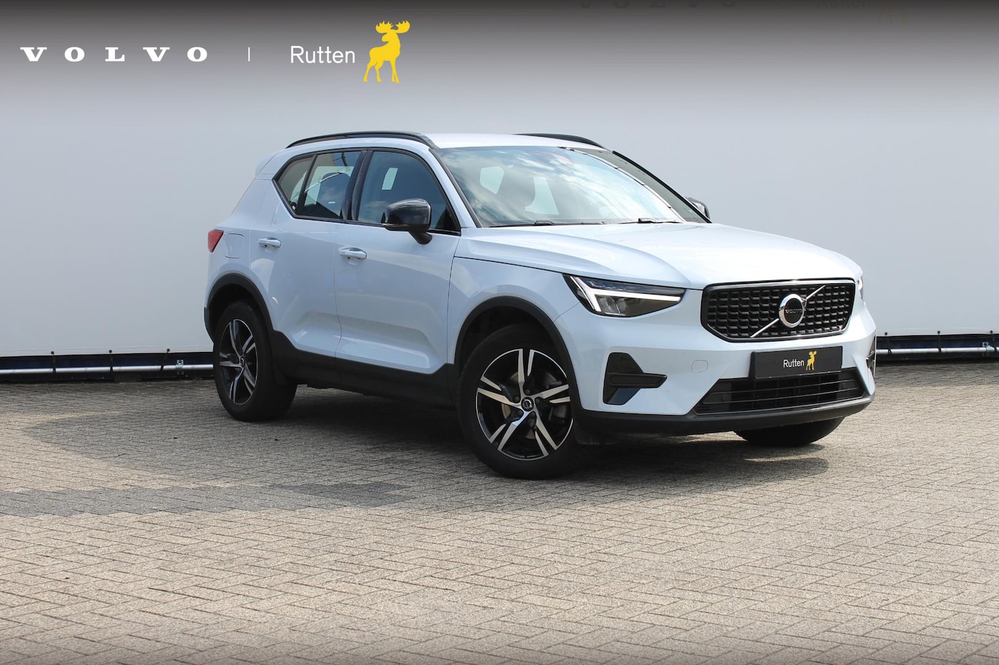 Volvo XC40 - B4 211PK Plus Dark Google infotainment / Adaptieve cruise control / Verwarmbare voorstoele - AutoWereld.nl