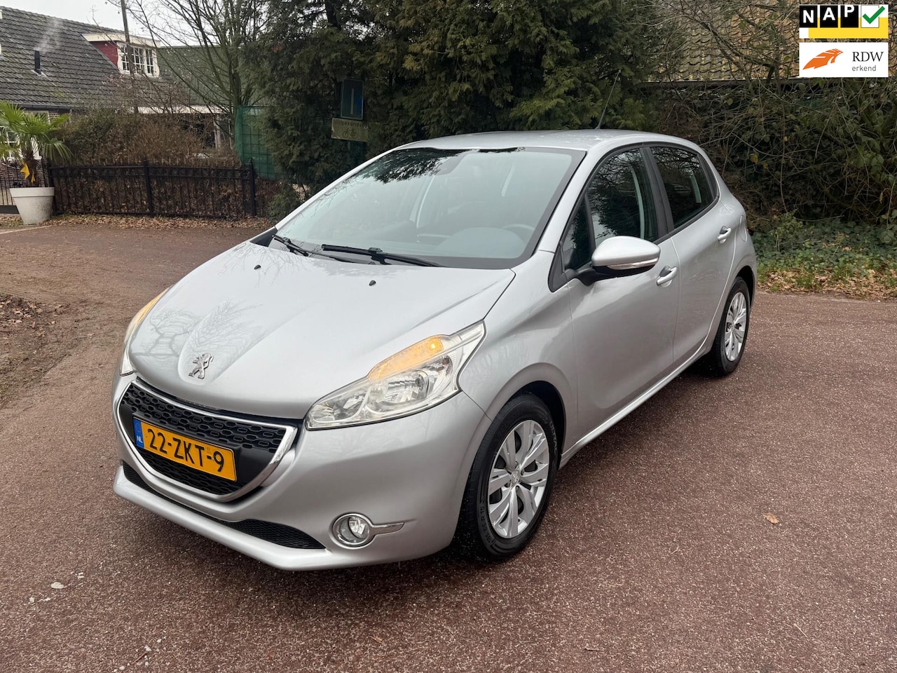Peugeot 208 - 1.2 VTi Envy / Navi / Airco / NAP / Aux / 5d / Apk - AutoWereld.nl