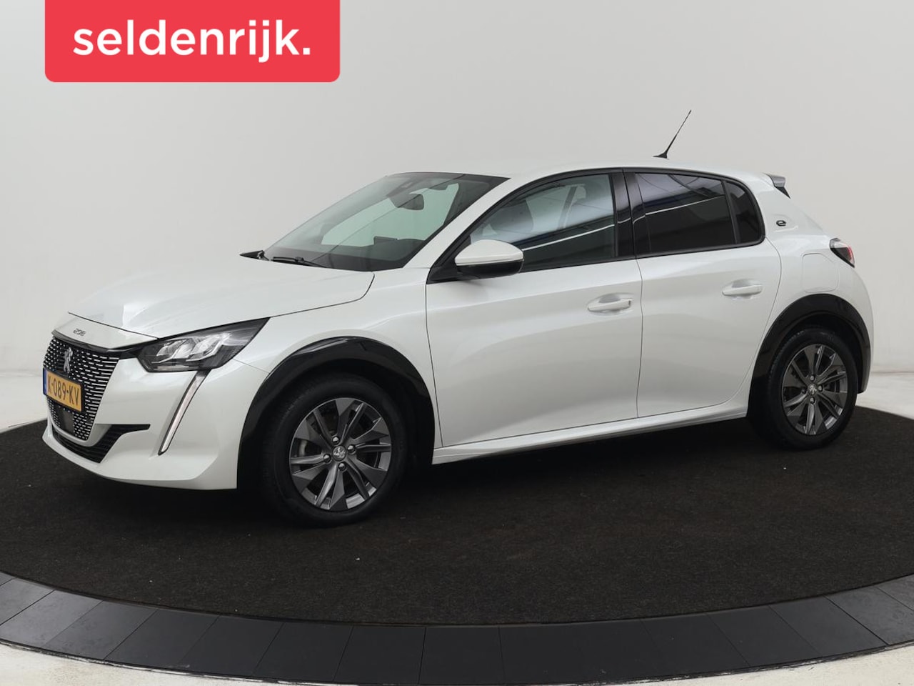 Peugeot e-208 - EV Allure 50 kWh | Camera | Carplay | Half leder | Keyless | Navigatie | Full LED | Parkee - AutoWereld.nl
