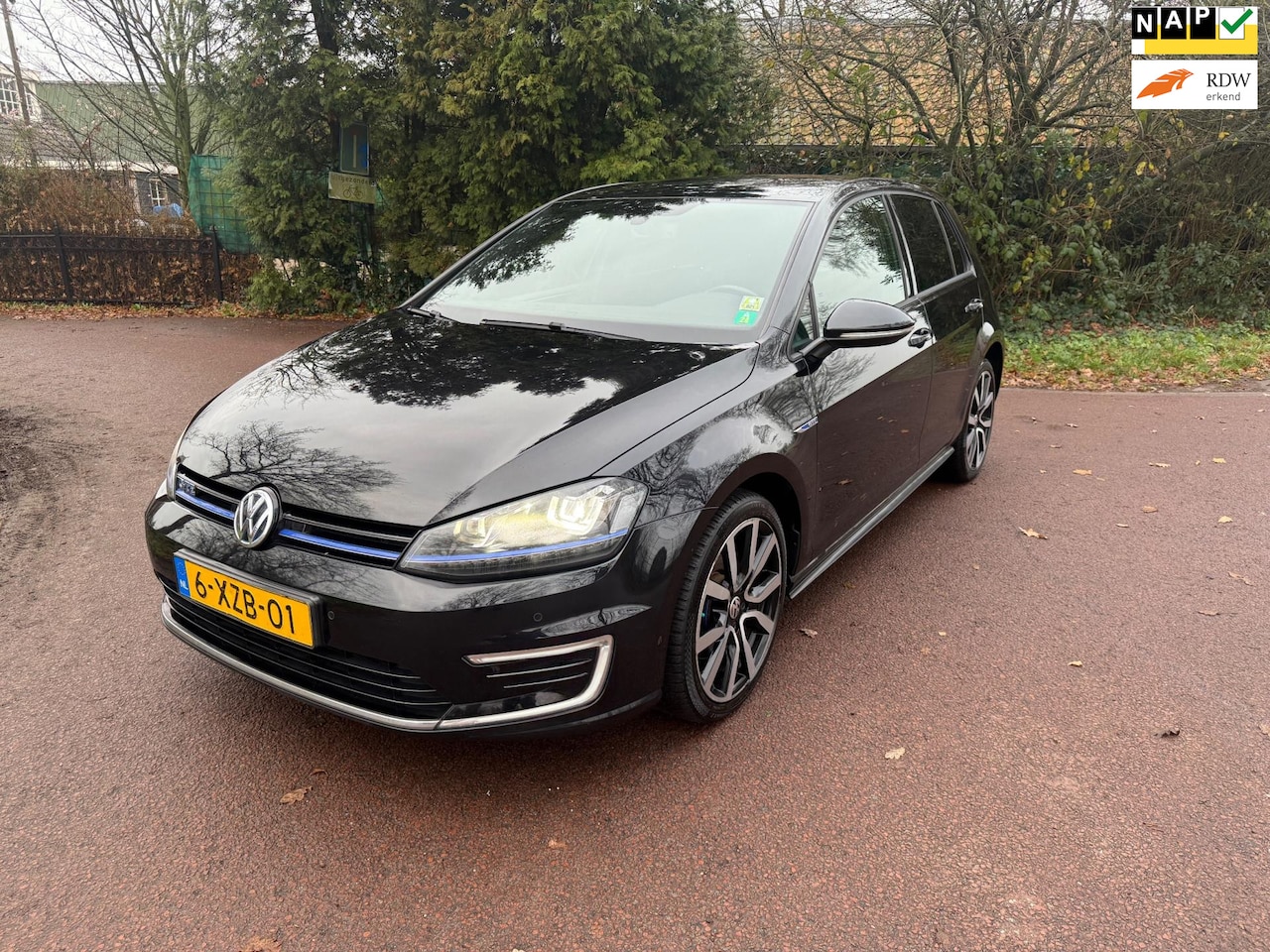 Volkswagen Golf - 1.4 TSI GTE / Navi / Xenon / Automaat / NAP / Airco / PDC - AutoWereld.nl