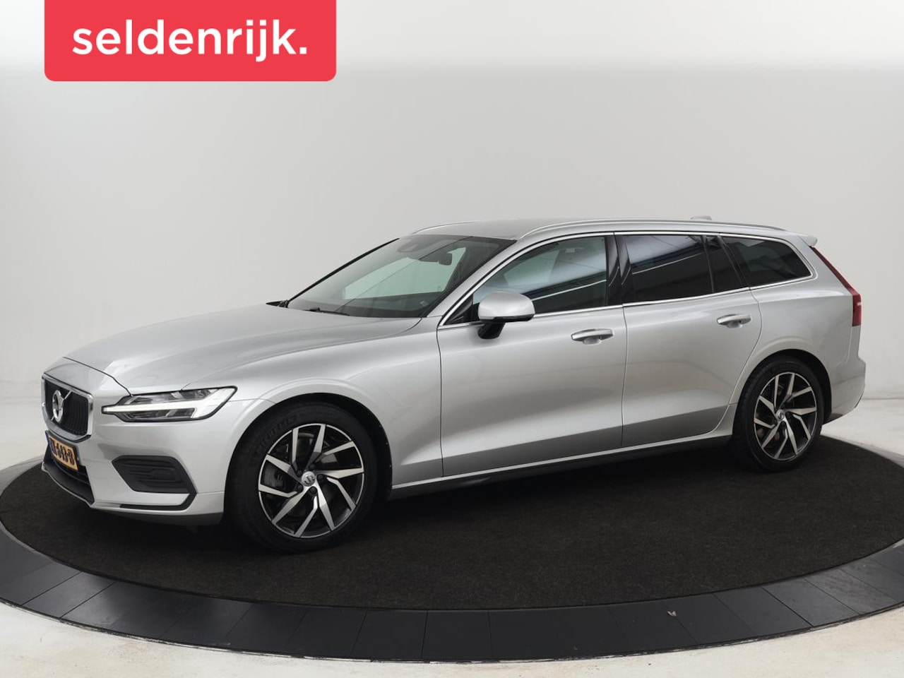 Volvo V60 - 2.0 T5 Momentum | 1e eigenaar | Leder | Trekhaak | Adaptive cruise | Stoelverwarming | Car - AutoWereld.nl