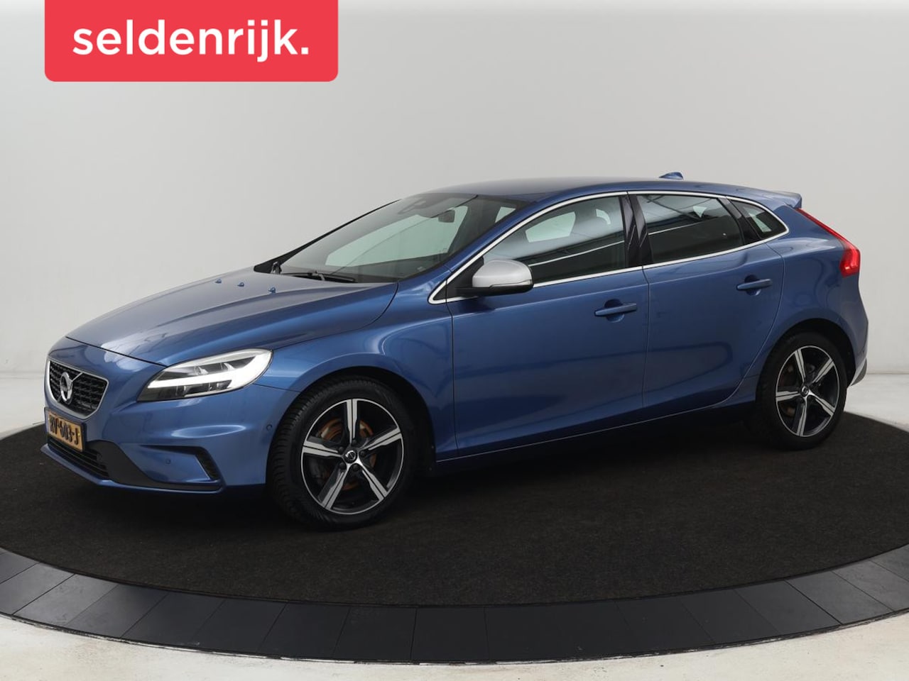 Volvo V40 - 2.0 T4 Sport | Stoelverwarming | Camera | Leder/Alcantara | Park Assist | Full LED | Navig - AutoWereld.nl