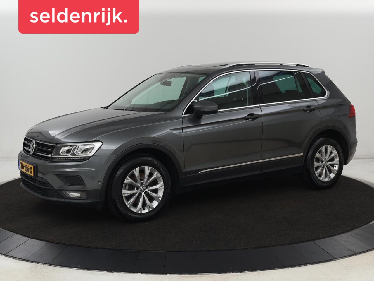 Volkswagen Tiguan - 1.5 TSI Comfortline | Panoramadak | Stoelverwarming | Carplay | Camera | Keyless | Adaptiv - AutoWereld.nl
