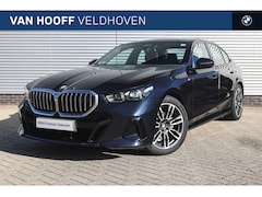 BMW 5-serie - 520i M Sport Automaat / Panoramadak / Adaptieve LED / Parking Assistant / M Sportonderstel