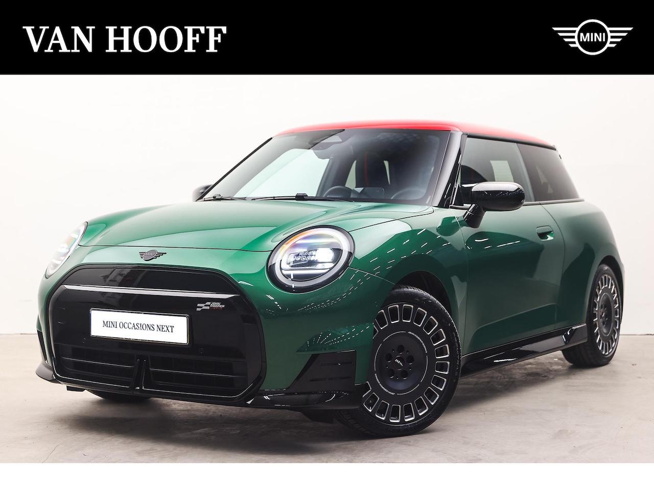 MINI Mini-Electric - Hatchback Cooper SE / John Cooper Works / Pakket M / 18" JCW Lap Spoke 2-tone - AutoWereld.nl