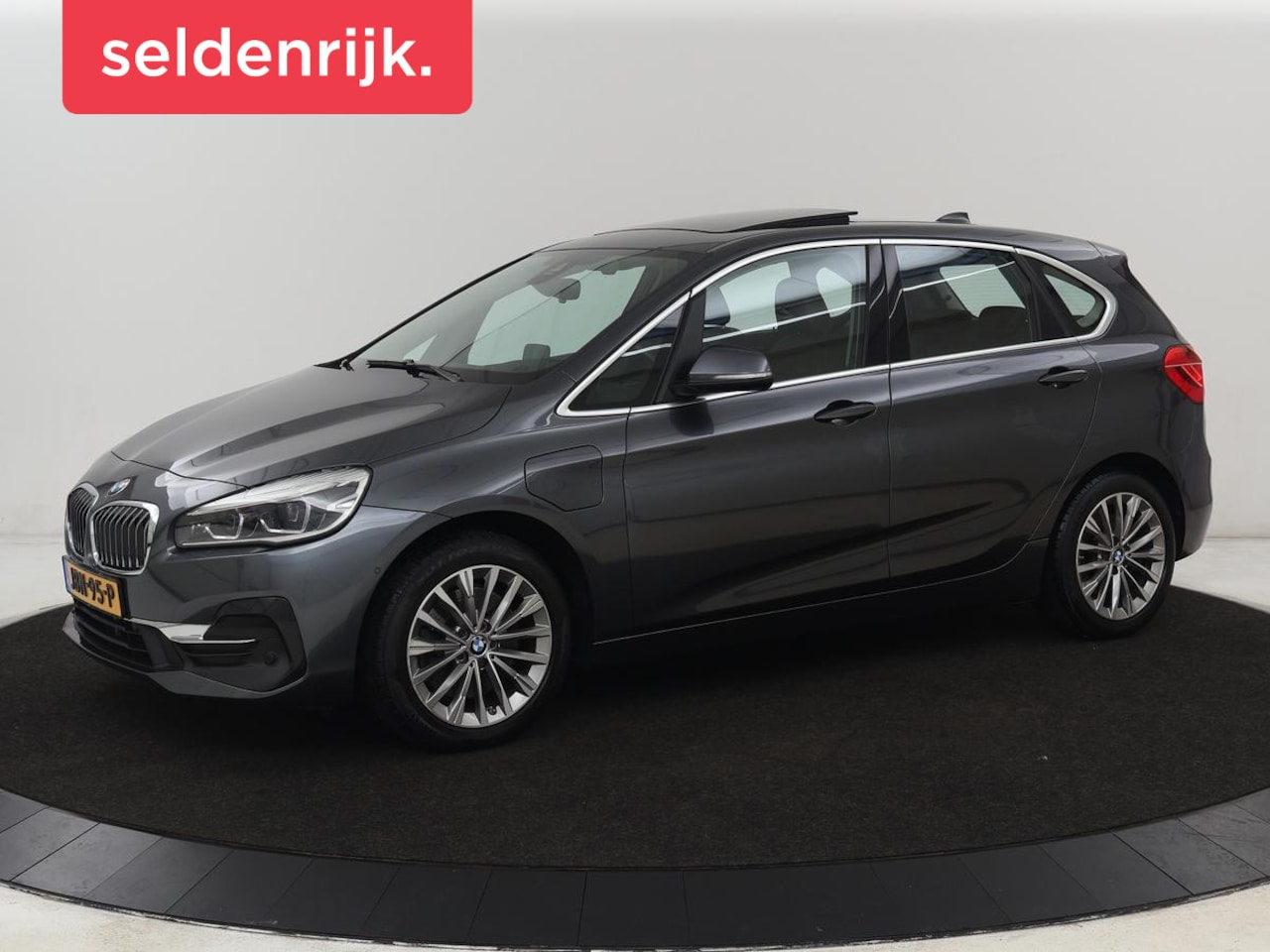 BMW 2-serie Active Tourer - 225xe iPerformance Luxury Line | Panoramadak | Leder  | Head-Up | Camera | Keyless | Navig - AutoWereld.nl