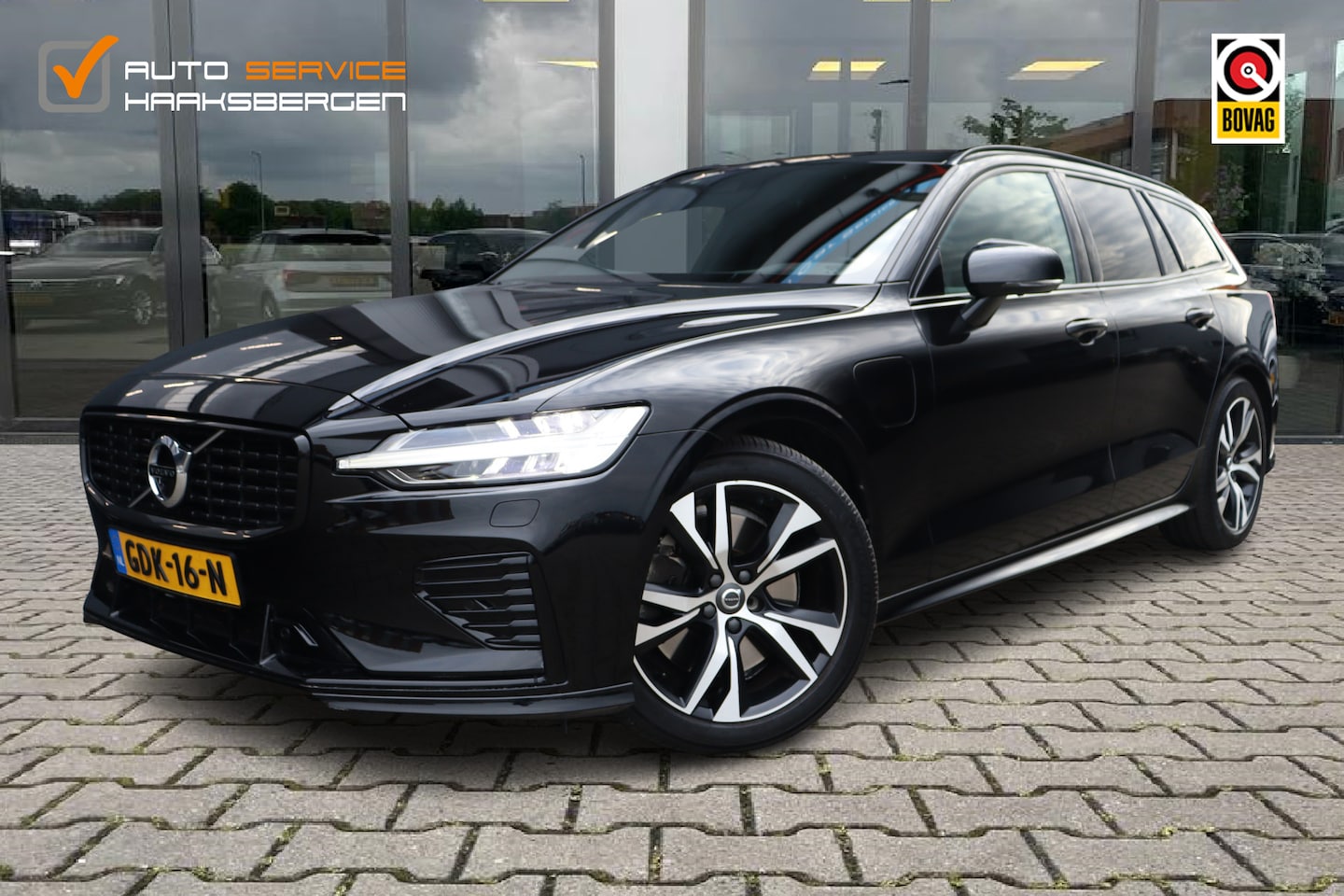 Volvo V60 - 2.0 T6 Recharge AWD R-Design | Pano | ACC | Camera | Trekhaak - AutoWereld.nl
