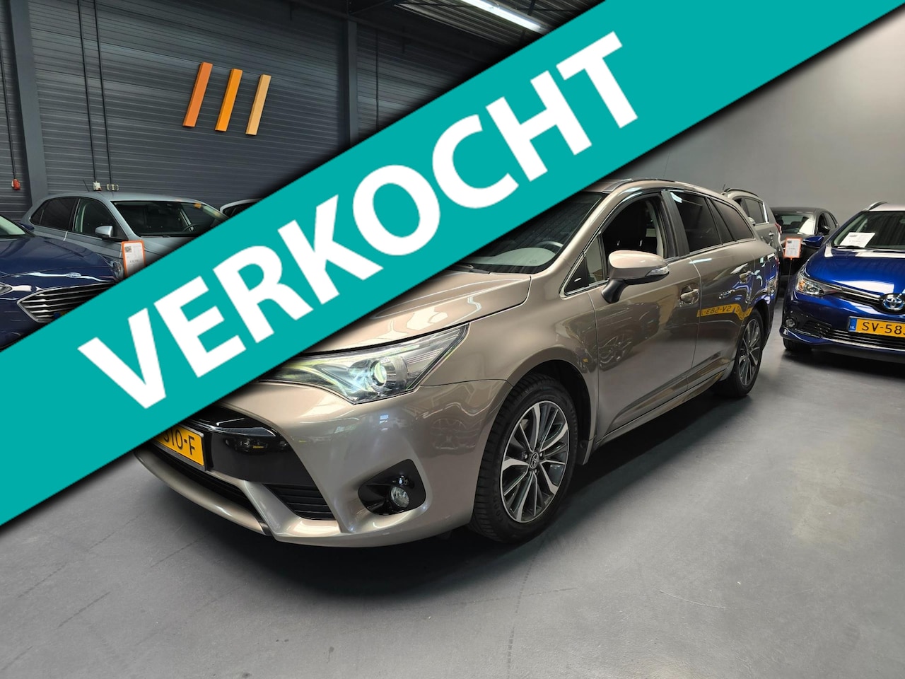 Toyota Avensis Touring Sports - 1.8 VVT-i Pro LED CAMERA NAVI NAP NL AUTO - AutoWereld.nl