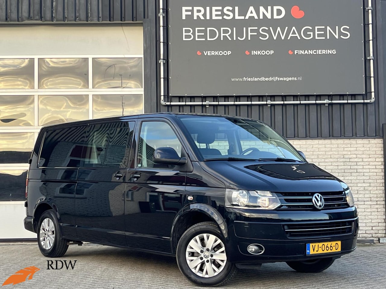 Volkswagen Transporter - 2.0 TDI 140pk L2H1 Dubbele Cabine Highline Trekhaak/Leer/Navi/Cruise/PDC/16" - AutoWereld.nl
