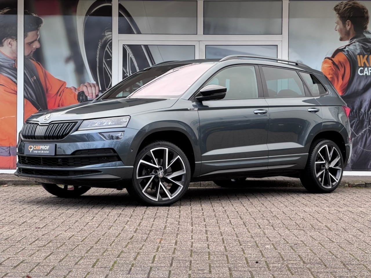 Skoda Karoq - 1.5 TSI 150pk DSG Sportline Pano/19"/Trekhaak - AutoWereld.nl