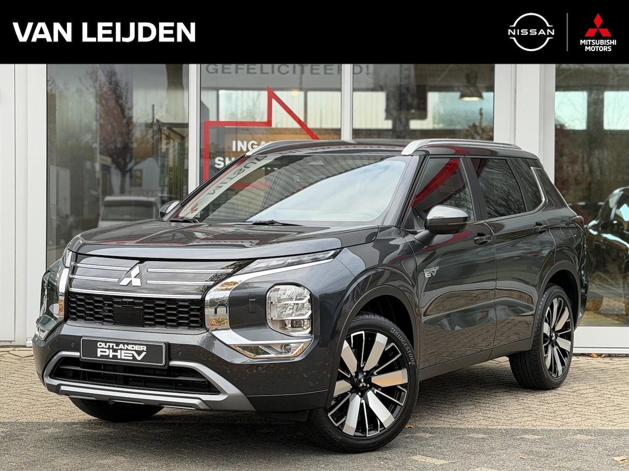 Mitsubishi Outlander - 2.4 PHEV 306pk First Edition | NIEUW | Navigatie | Blind Spot | Head-up display | 360 came - AutoWereld.nl
