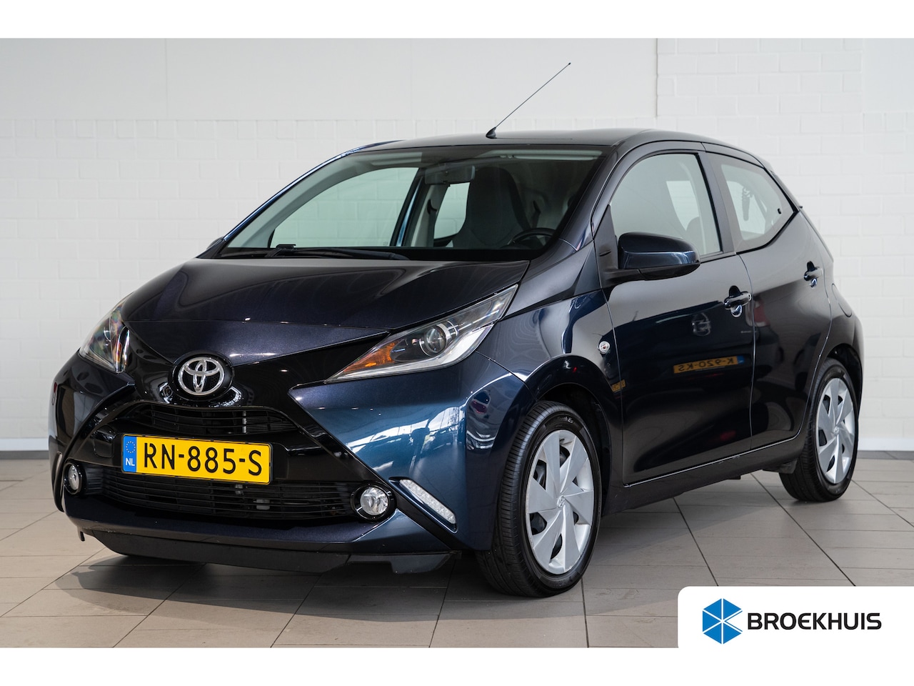 Toyota Aygo - 1.0 VVT-i x-play | Camera | Apple Carplay & Android Auto | Cruise Controle | Airco | - AutoWereld.nl