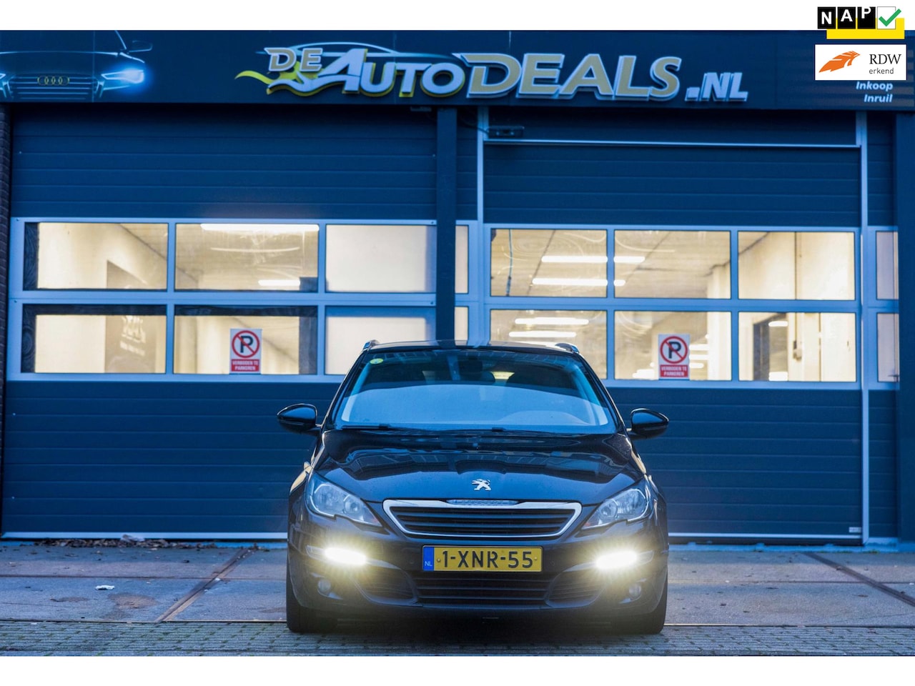 Peugeot 308 SW - 1.6 BlueHDI Blue Lease Executive PANO | MOTOR TIKT - AutoWereld.nl