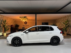 Volkswagen Golf - 1.5 eTSI Style Garantie Pano Memory Massage Sfeer Carplay Camera Blindspot ACC Navi Clima