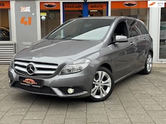 Mercedes-Benz B-klasse - 180 Ambition Navigatie LM Leder/Stof Dealer Onderhouden