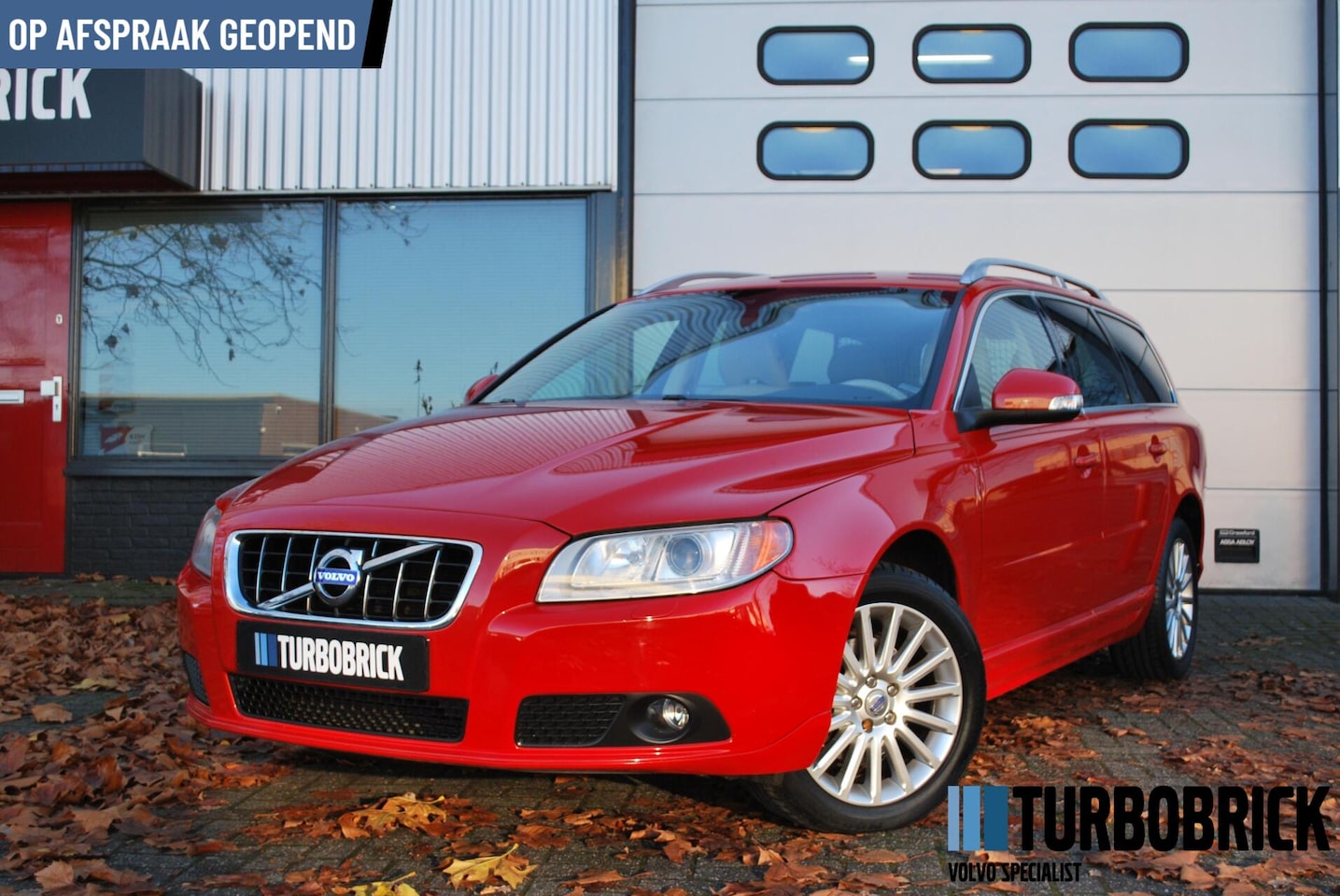 Volvo V70 - 1.6 T4 Summum | ECC | Leder | Trekhaak | Cruise | Xenon | Youngtimer - AutoWereld.nl