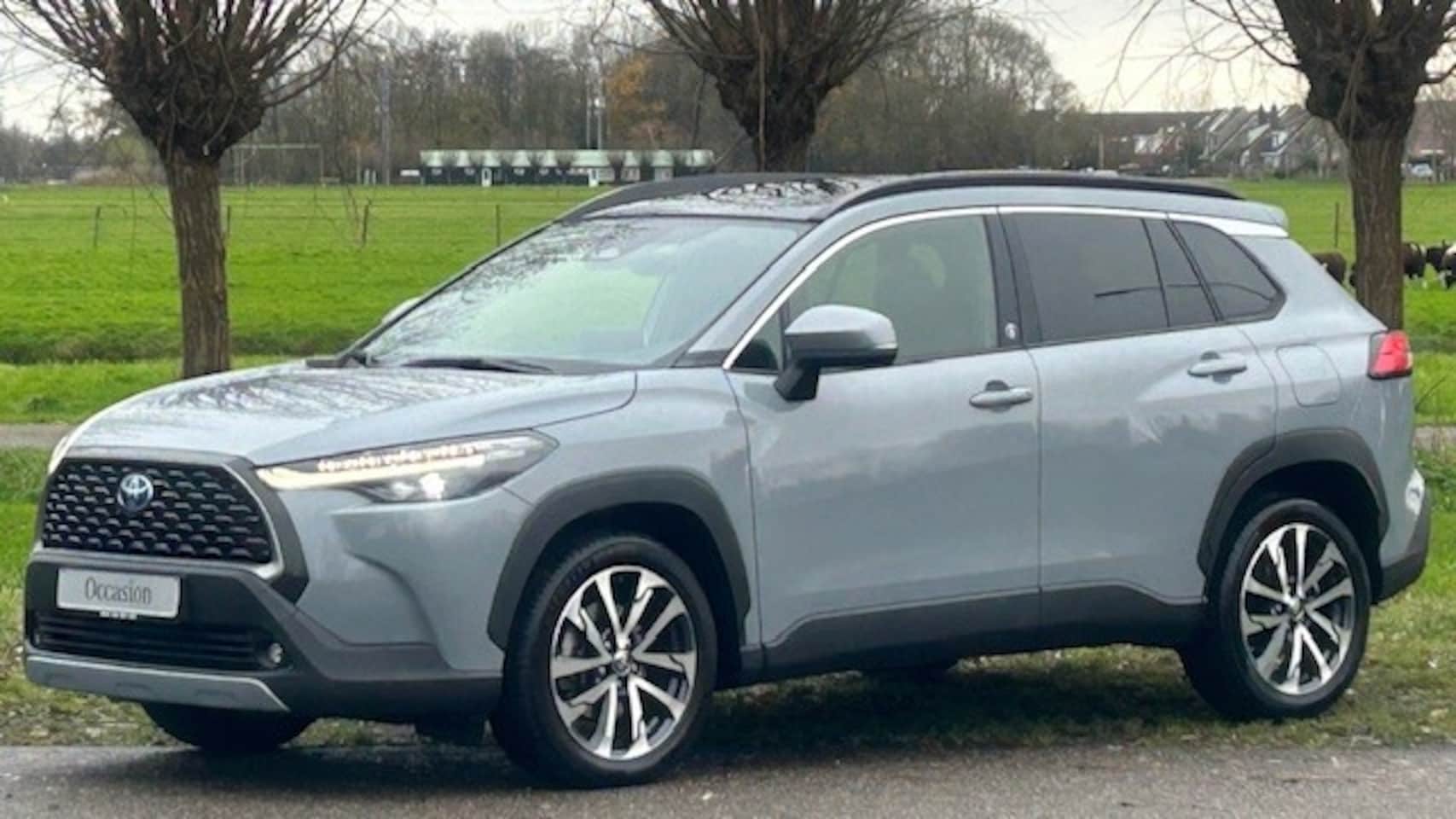 Toyota Corolla Cross - 2.0 Hybrid FIRST EDITION 1E EIGENAAR 13.000KM!! NAVIGATIE, APPLE CARPLAY, DAB RADIO, STOEL - AutoWereld.nl