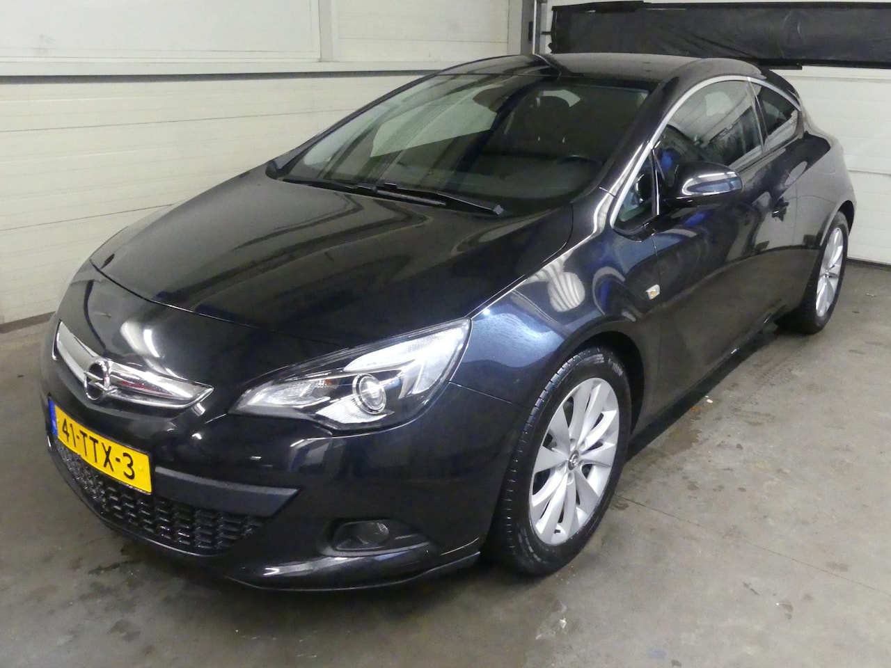 Opel Astra GTC - 1.4 Turbo Sport - Navigatie - Cruise Control - Trekhaak - AutoWereld.nl