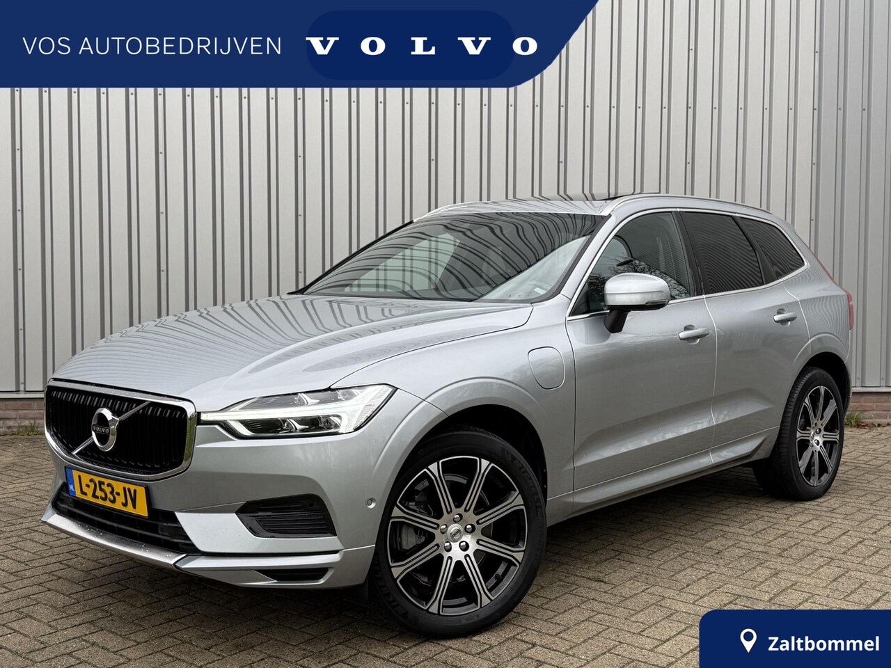 Volvo XC60 - 2.0 T8 Twin Engine AWD Momentum | Schuif/kanteldak | Trekhaak | Leder | Intellisafe Pro | - AutoWereld.nl