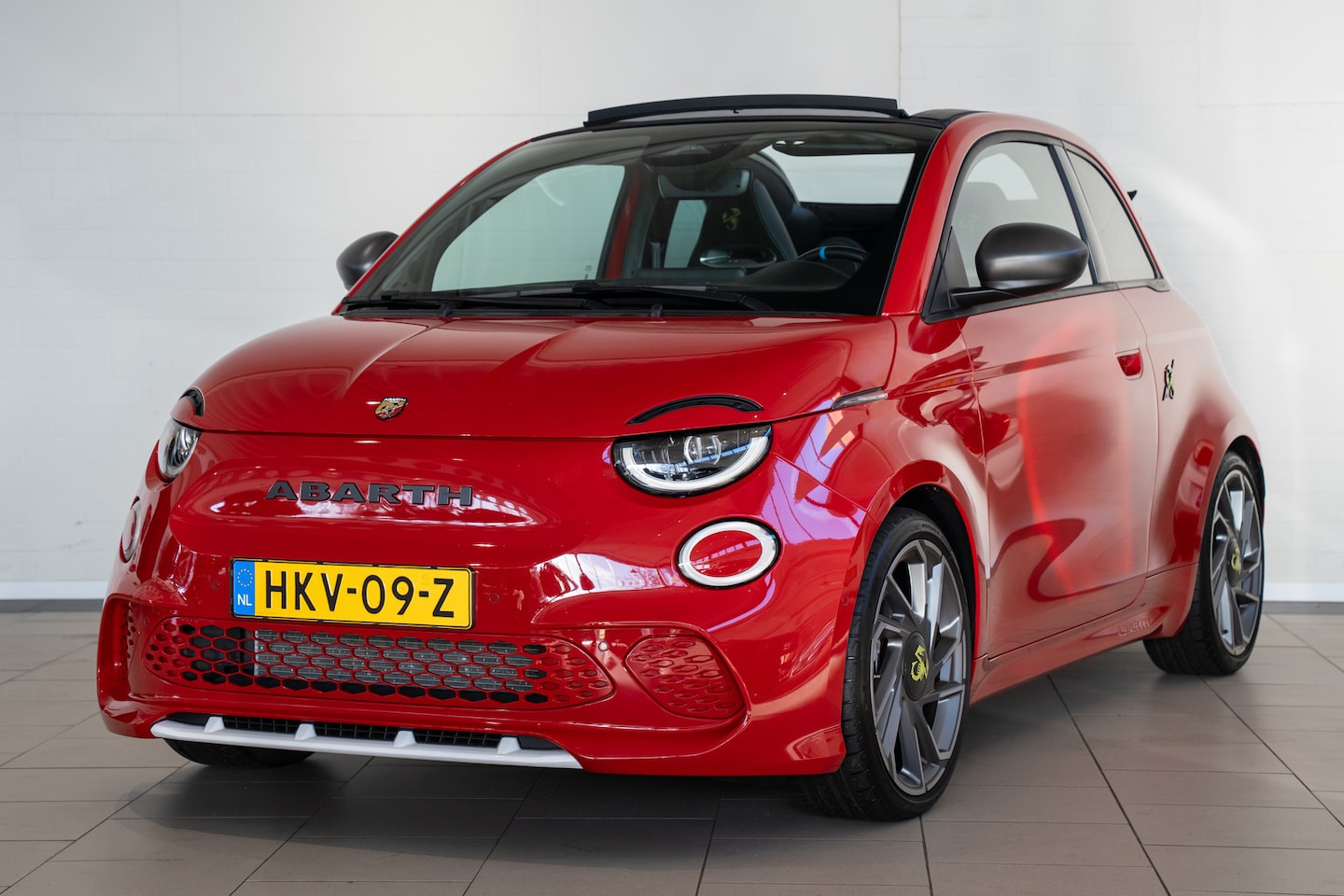 Abarth 500 - 500C Turismo 42 kWh | Scorpion Pack | Sound Pack | Winter Pack | Design Pack | Tech Pack | - AutoWereld.nl
