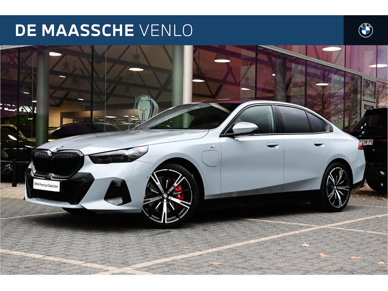 BMW 5-serie - 550e xDrive High Executive M Sport Automaat / Panoramadak / Adaptief onderstel professiona - AutoWereld.nl
