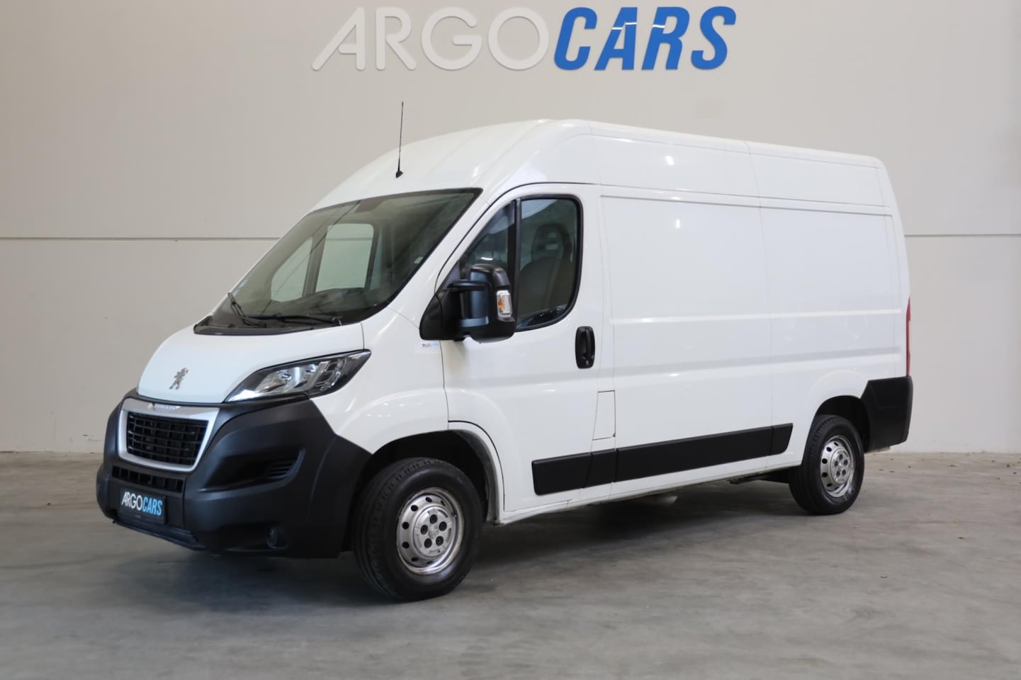 Peugeot Boxer - 2.0 BlueHDI L3/H2 165PK TREKHAAK L2/H2 AIRCO NAVI CRUISE CONTROL LEASE V/A 99,- p.m. INRUI - AutoWereld.nl