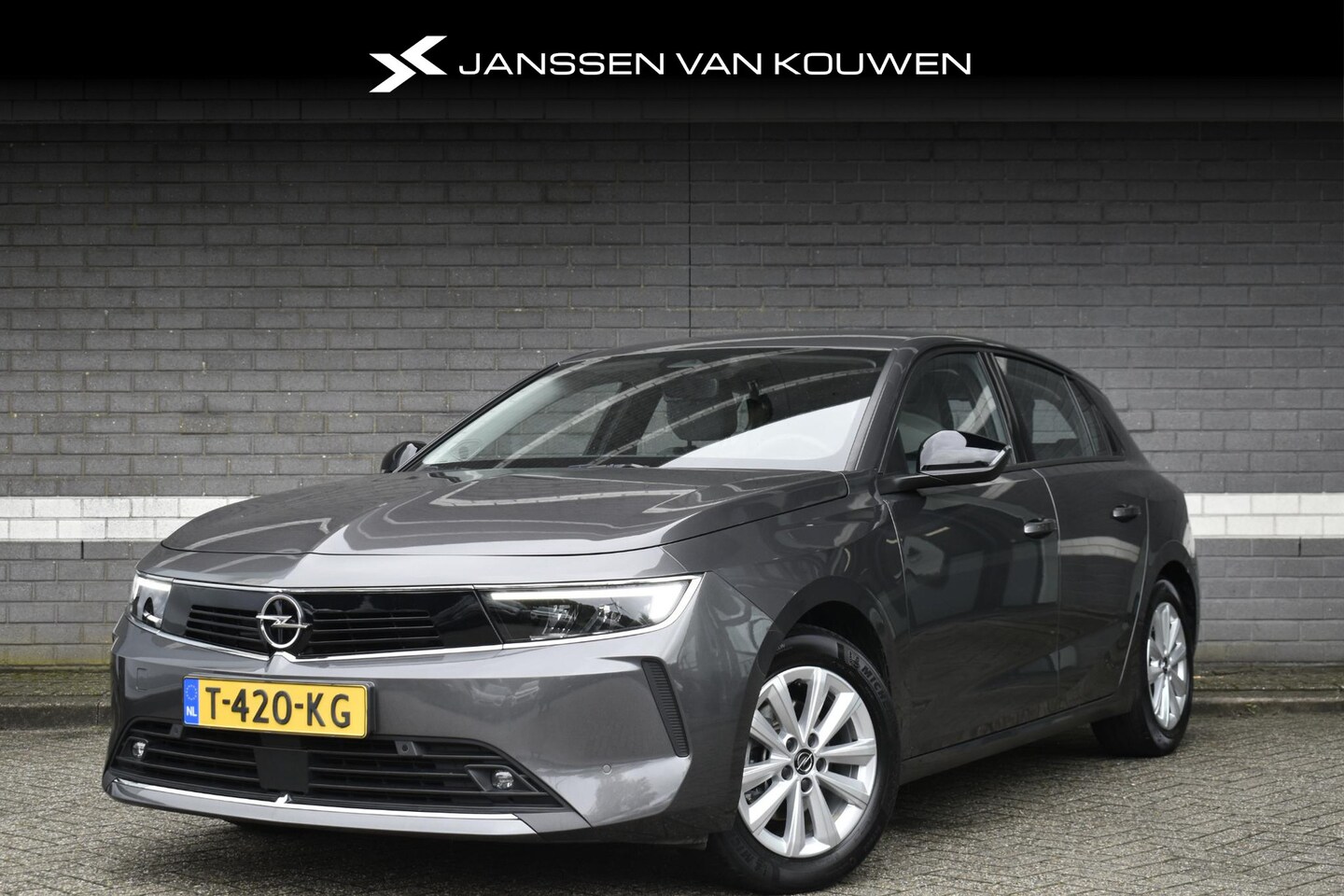Opel Astra - 1.2T Edition / AGR Stoel / Winter Pakket / Achteruitrijcamera / Navi / Private Lease €424, - AutoWereld.nl
