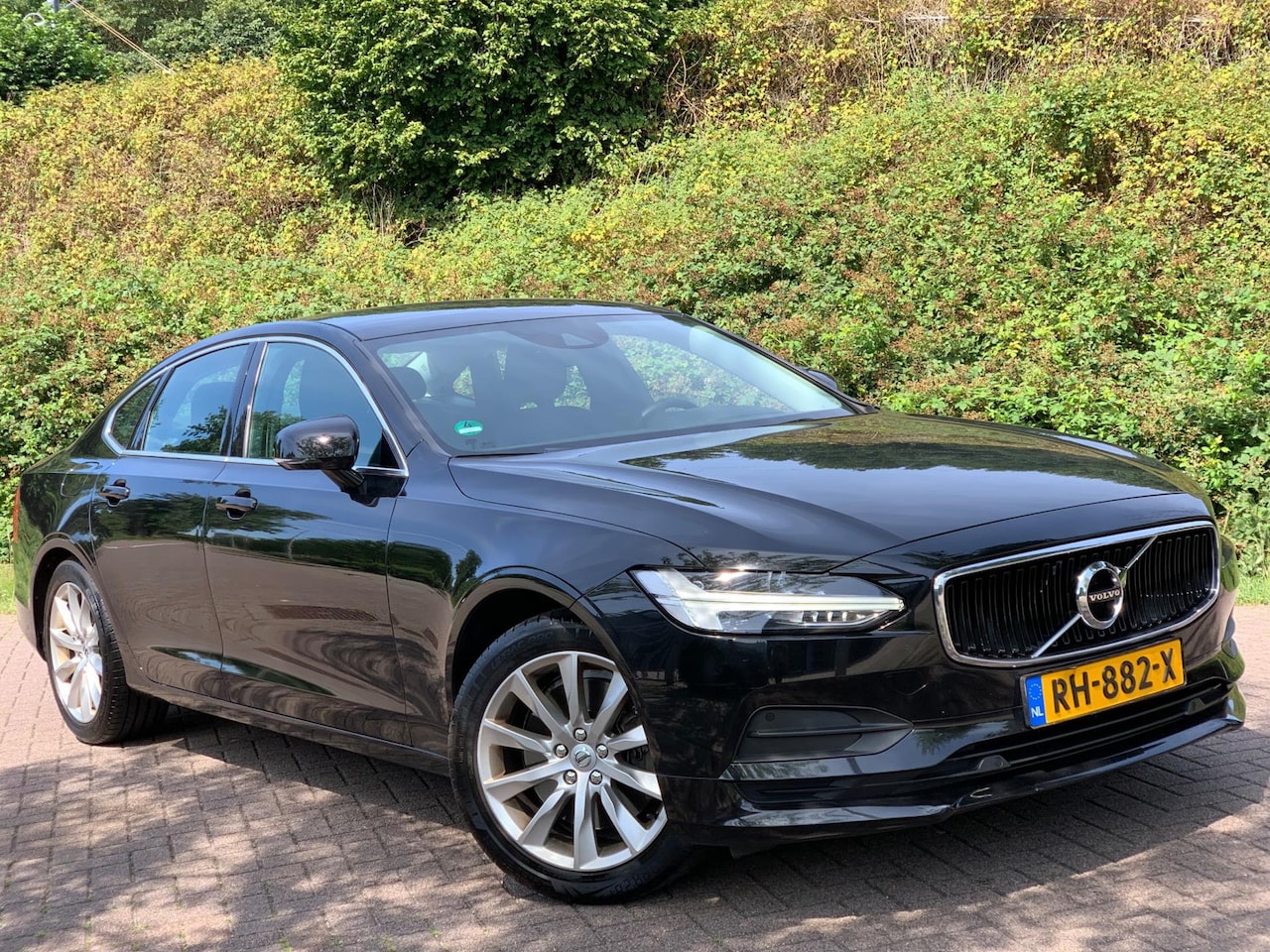 Volvo S90 - 2.0 T5 Momentum AUT LEDER BOMVOL ! DEALER O.H ! - AutoWereld.nl