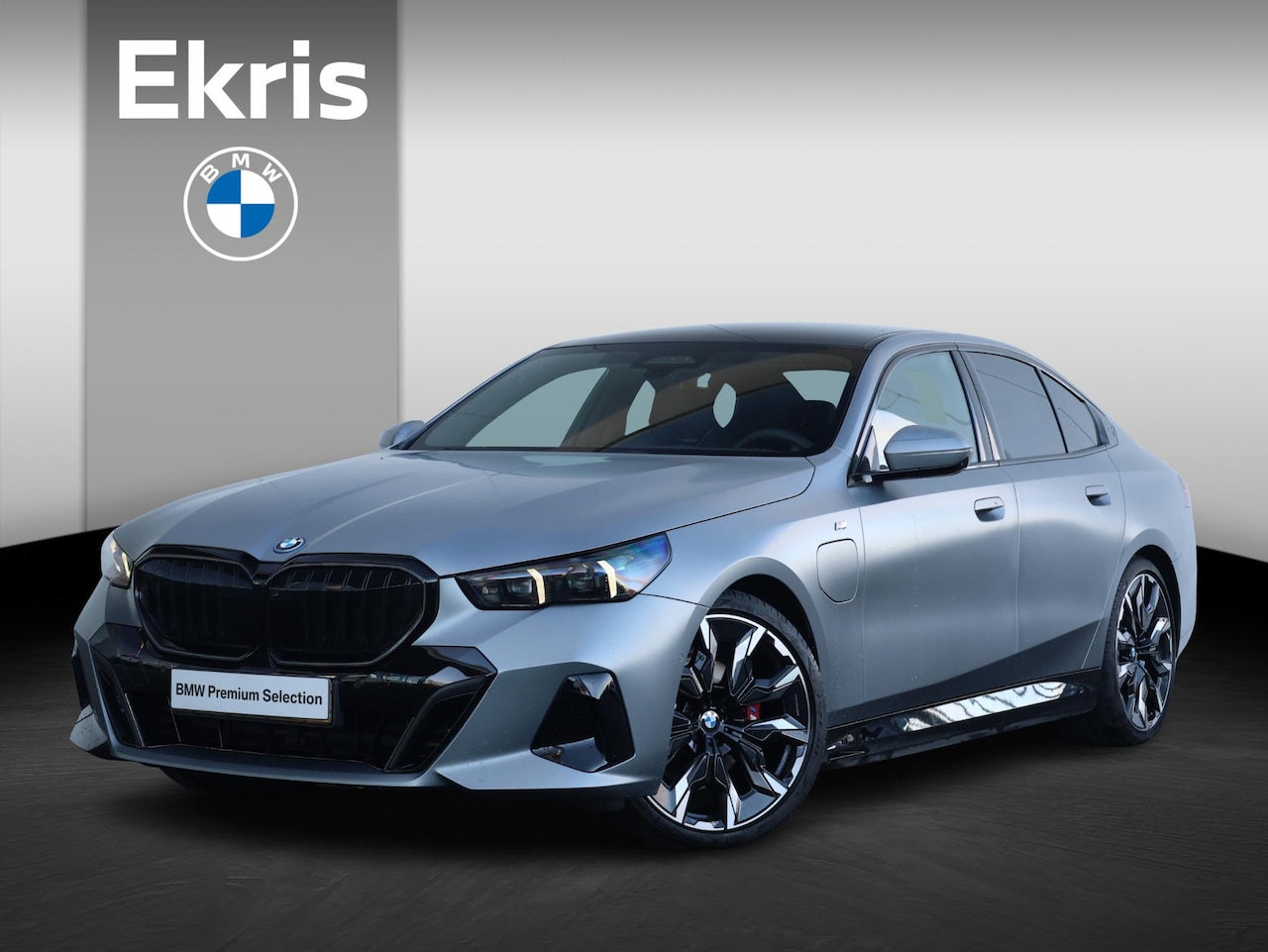 BMW 5-serie - 530e M Sport Edition M Sportpakket Pro/ Comfort Access/ Elektrische Trekhaak/ Panoramadak/ - AutoWereld.nl