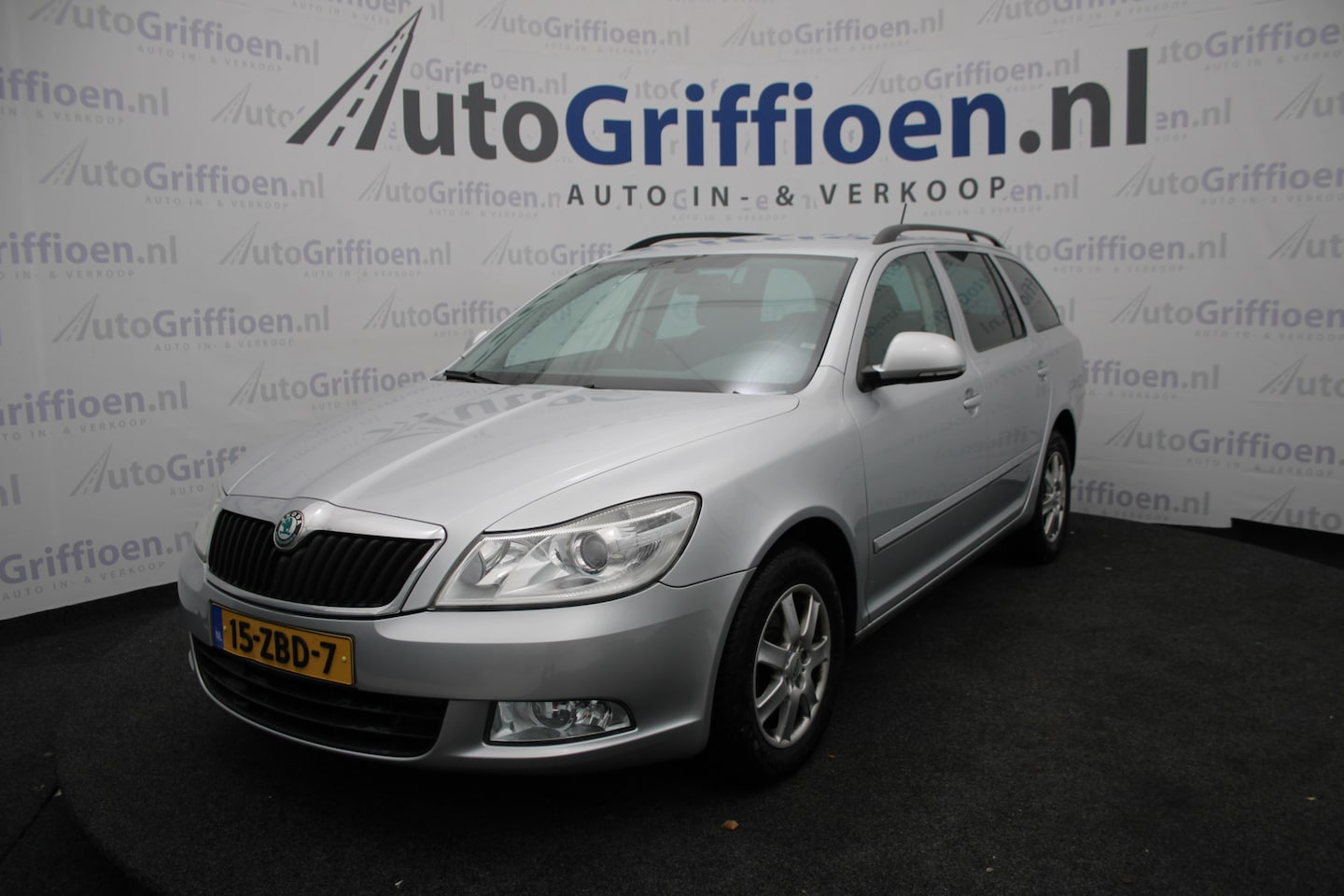 Skoda Octavia Combi - 1.6 TDI Greentech Ambition Business Line keurige station met trekhaak - AutoWereld.nl