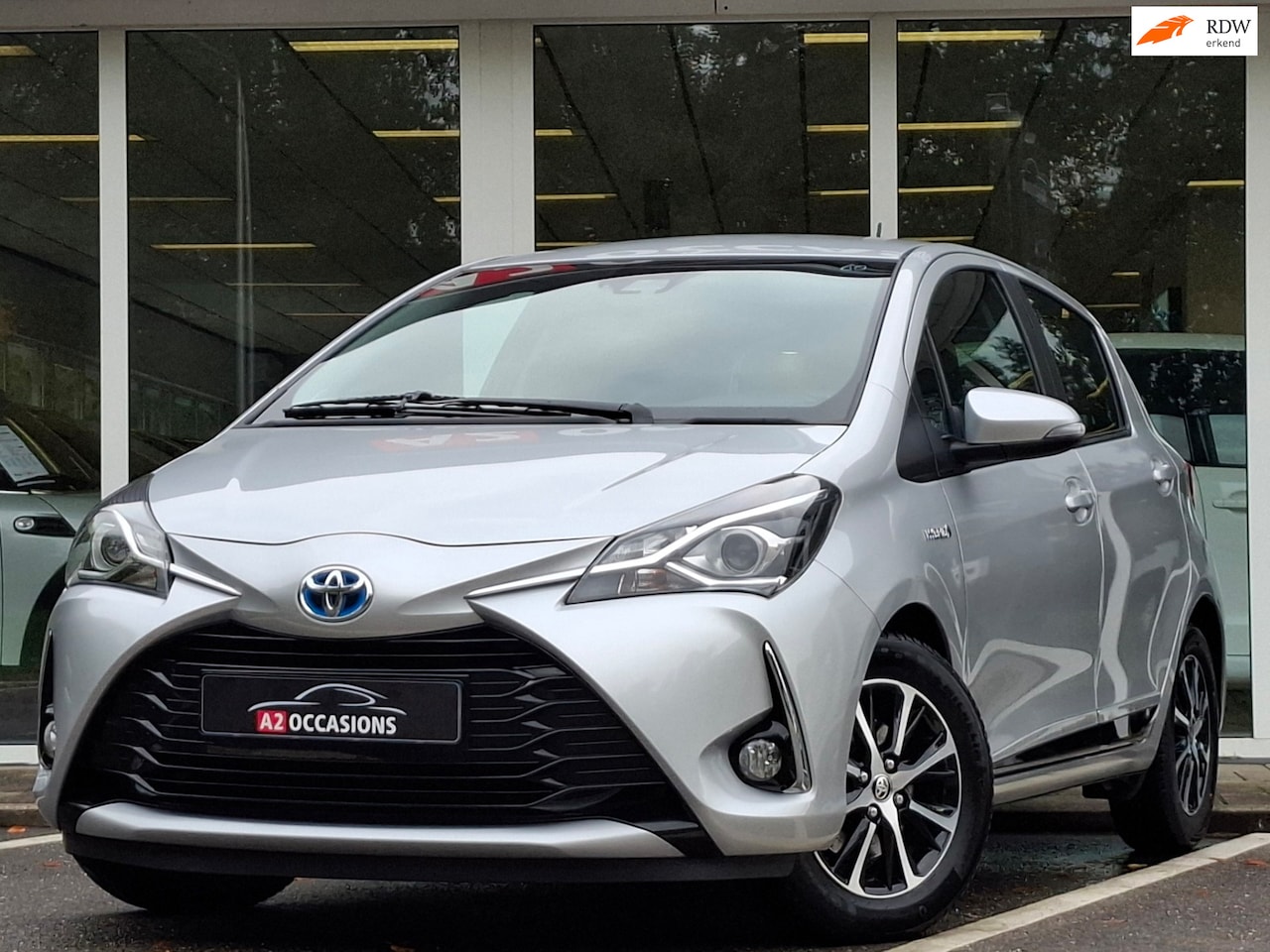 Toyota Yaris - 1.5 Hybrid Camera/Clima/All Seasonbanden/Bluetooth - AutoWereld.nl