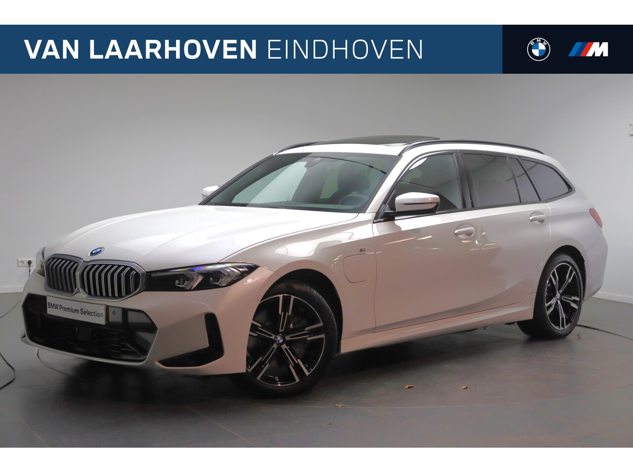 BMW 3-serie Touring - 330e M Sport Automaat / Panoramadak / Trekhaak / Sportstoelen  / Achteruitrijcamera / Acti - AutoWereld.nl