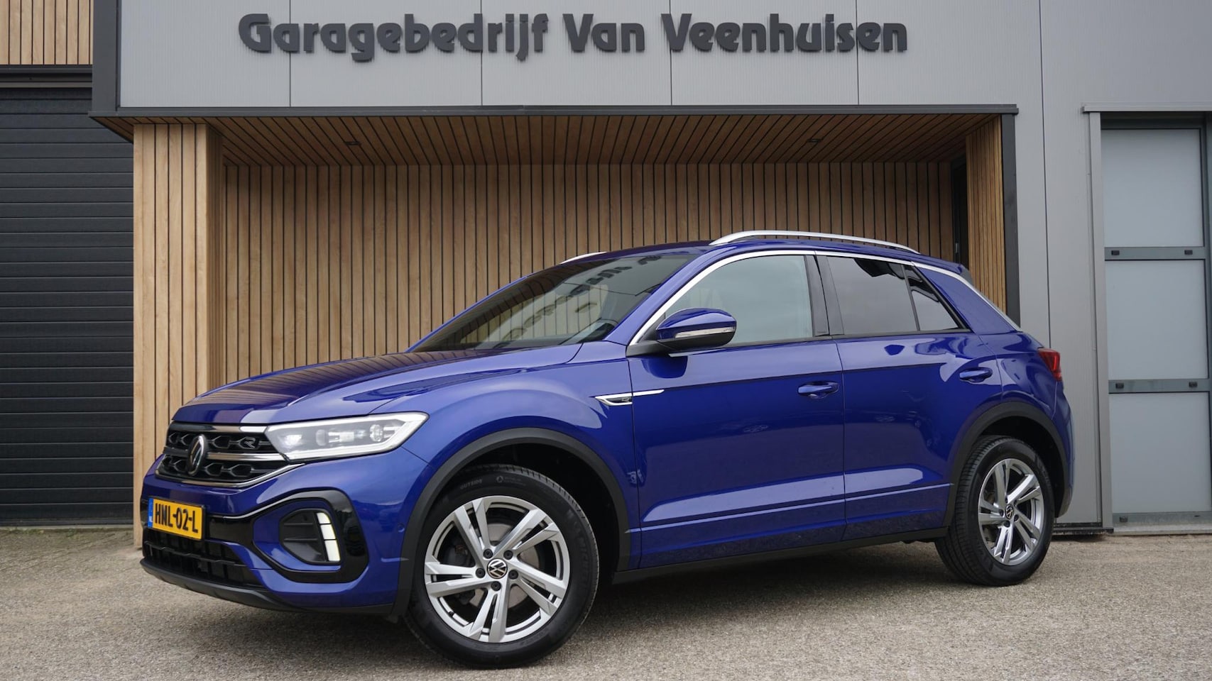 Volkswagen T-Roc - 1.5 TSI 150pk DSG 2x R-Line IQ Light Afn-Trekhaak *Lapiz Blue* 17inch LM Adaptive Cruise C - AutoWereld.nl