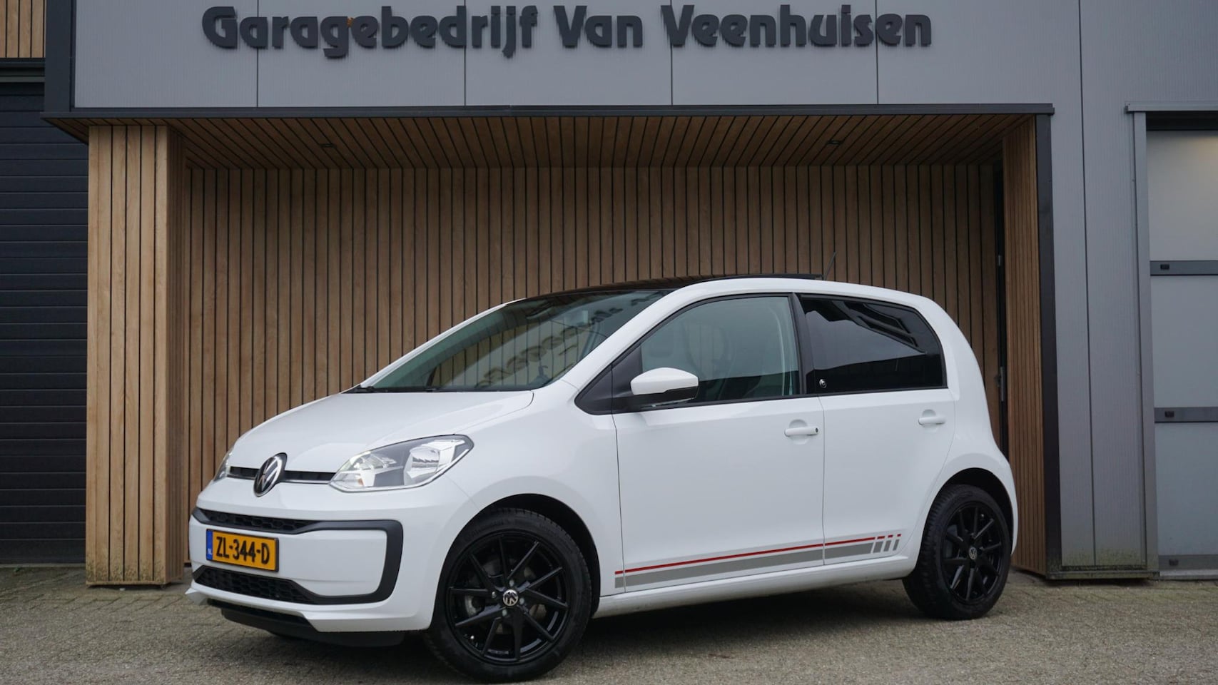 Volkswagen Up! - 1.0 60pk up! 5Drs Beats Pano.Dak 16inch LM A-Camera *Nieuwstaat Up!* Alcantara Cruise Cont - AutoWereld.nl