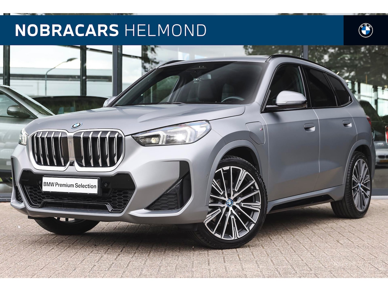 BMW X1 - xDrive30e High Executive M Sport Automaat / Panoramadak / Trekhaak / M Adaptief onderstel - AutoWereld.nl
