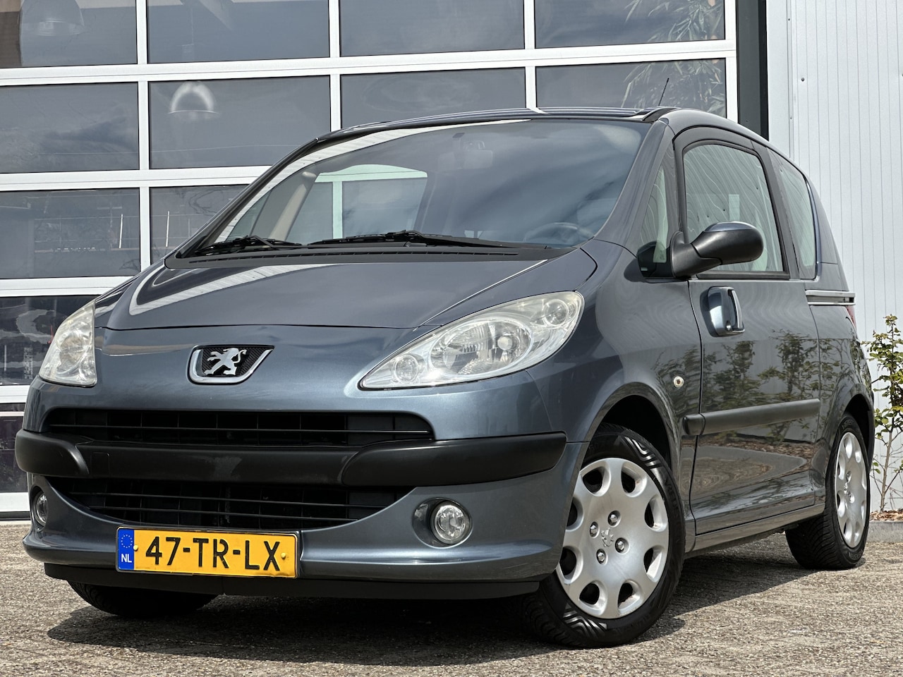 Peugeot 1007 - 1.4 Gentry 74pk | Airco | Elektrische ramen voor | Radio cd speler | Trekhaak | Leuke auto - AutoWereld.nl