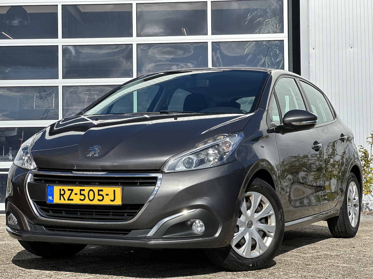 Peugeot 208 - 1.2 PureTech Blue Lion 82pk | Airco | Apple Carplay/Android Auto | Cruise control | DAB | - AutoWereld.nl
