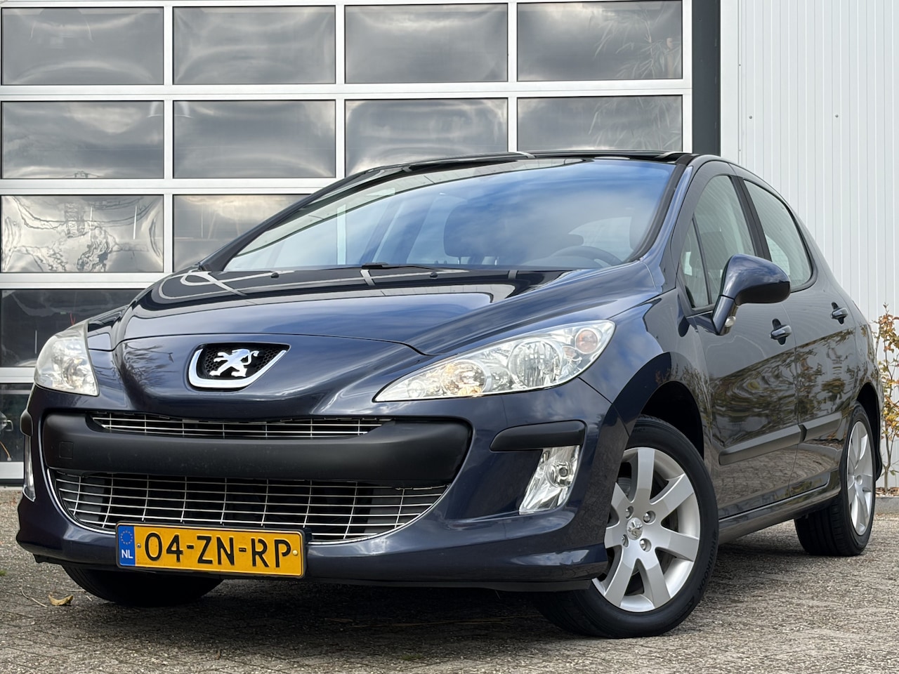 Peugeot 308 - 1.6 VTi XS 120pk | Panoramadak | Cruise control | Electronic climate control | Lichtmetale - AutoWereld.nl