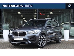 BMW X1 - sDrive20i High Executive Sport Line Automaat / Panoramadak / Sportstoelen / Achteruitrijca