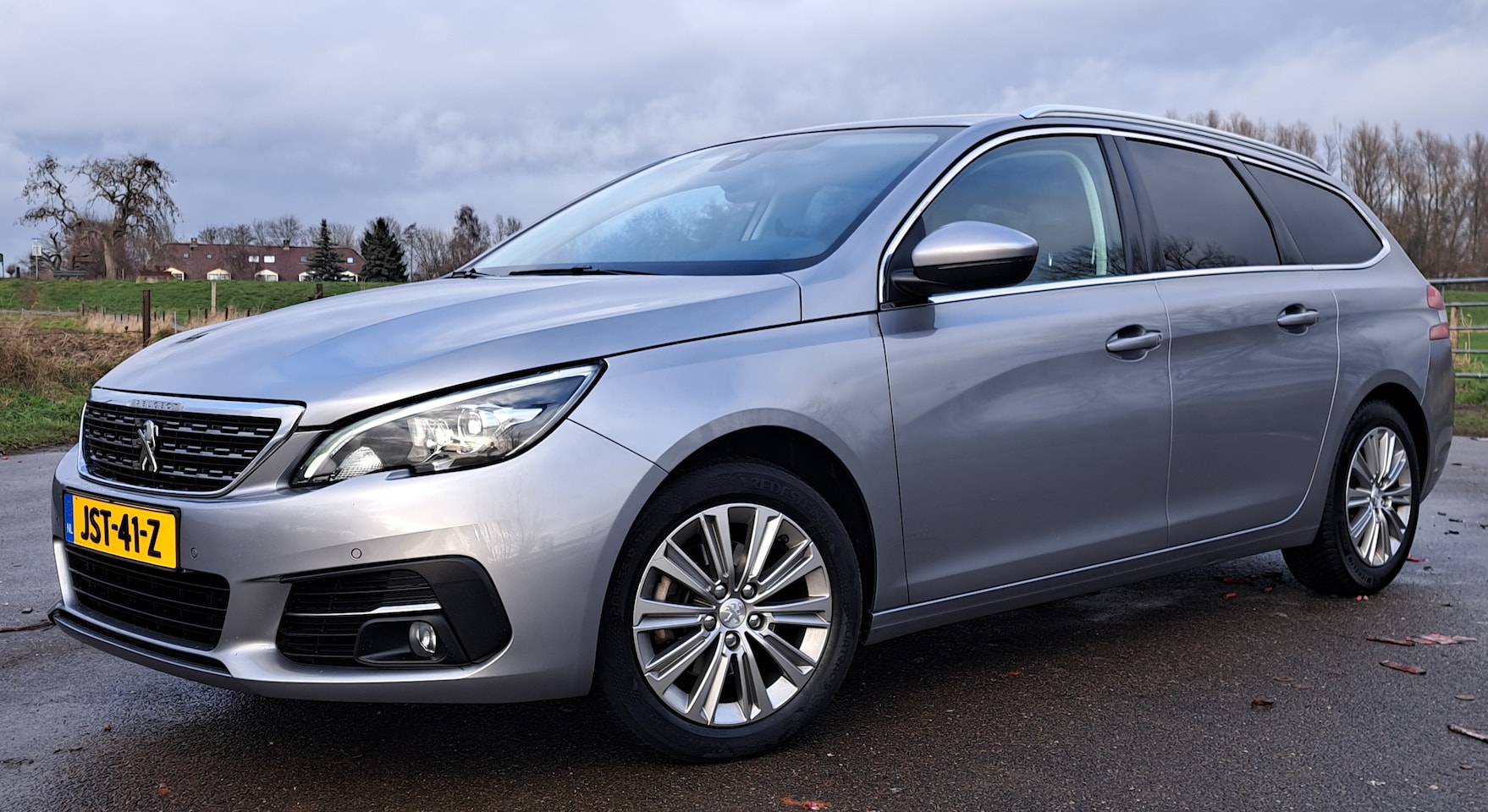 Peugeot 308 SW - 1.2 PureTech Blue Lease Allure - AutoWereld.nl