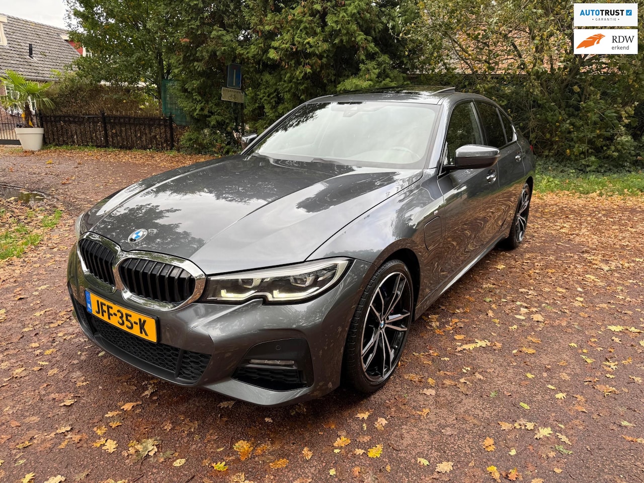 BMW 3-serie - 330e High Executive M-Sport / Navi / Xenon / schuifdak / leder - AutoWereld.nl